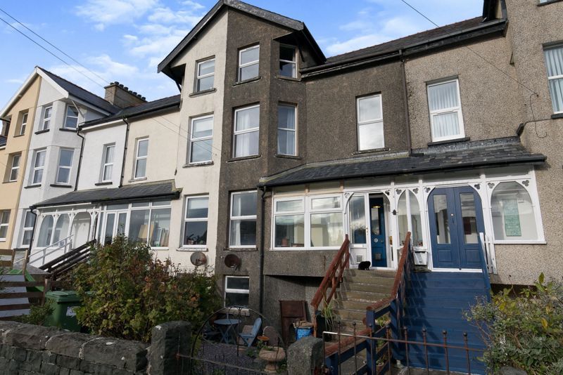 5 bed terraced house for sale Fairbourne