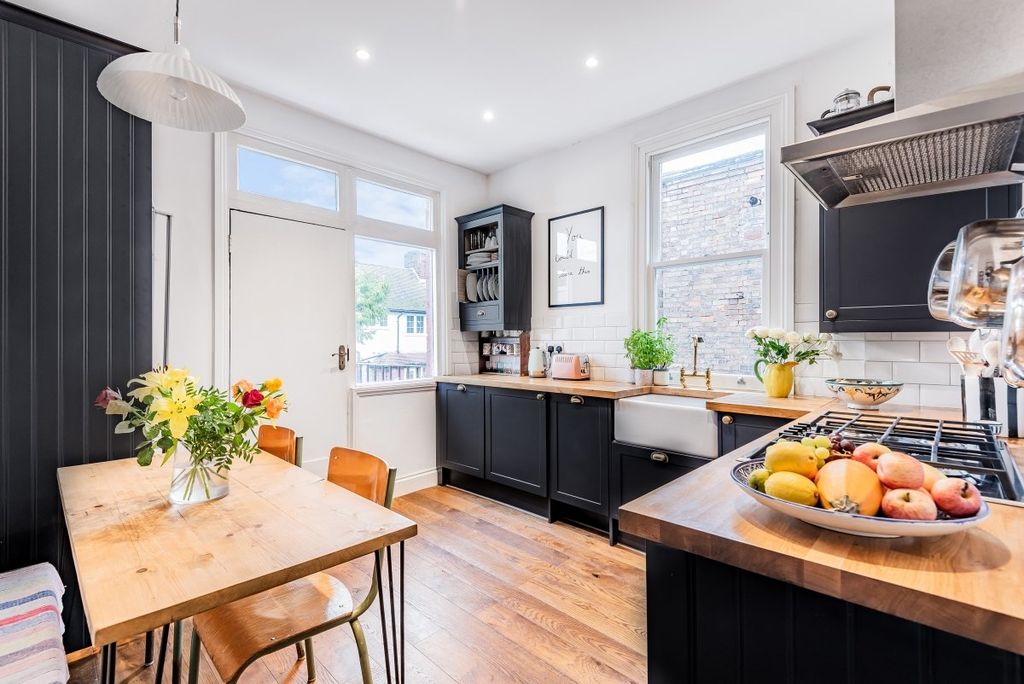 Property photo 2 of 13 5