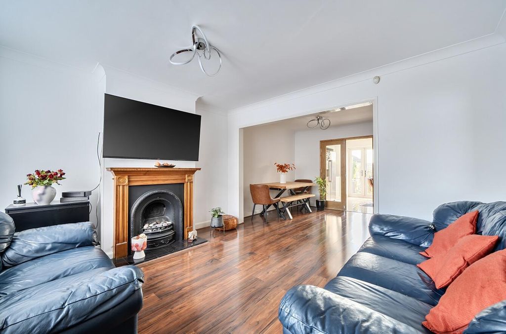 Property photo 2 of 11 Davidson Frost-Wellings, Dfw, Balmoral Road, Livin