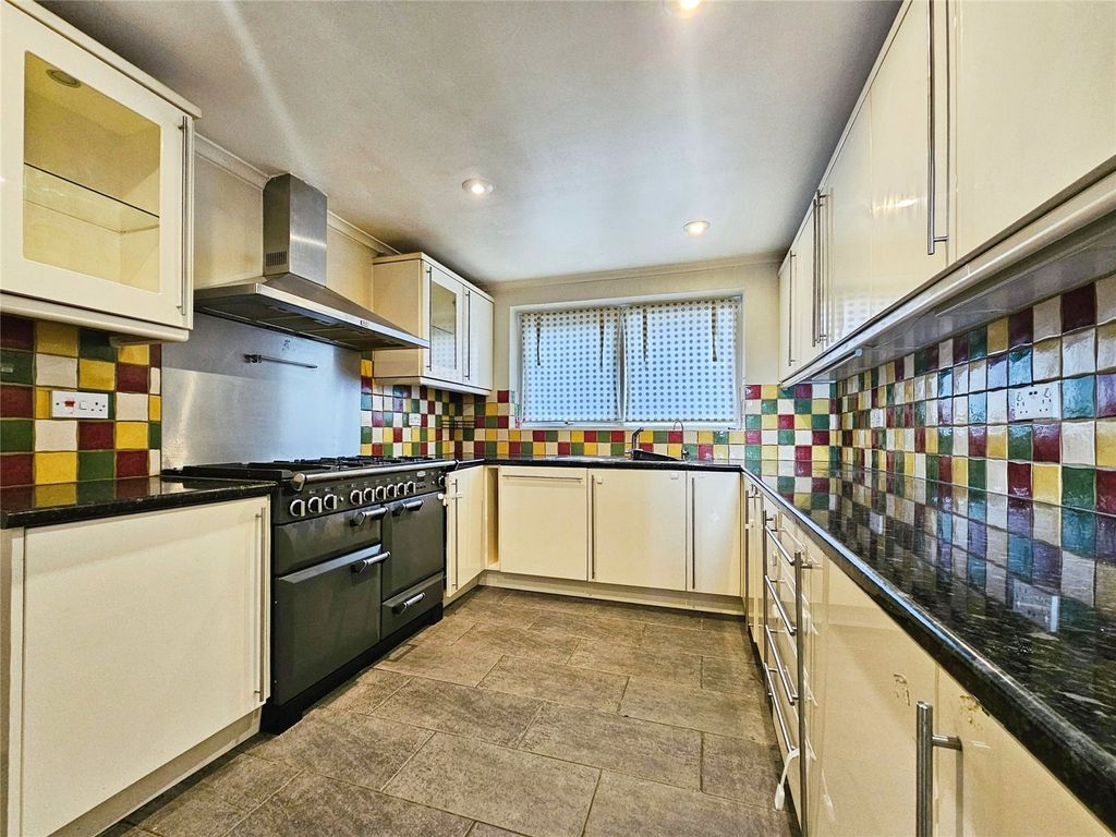 Property photo 2 of 18 Kitchen