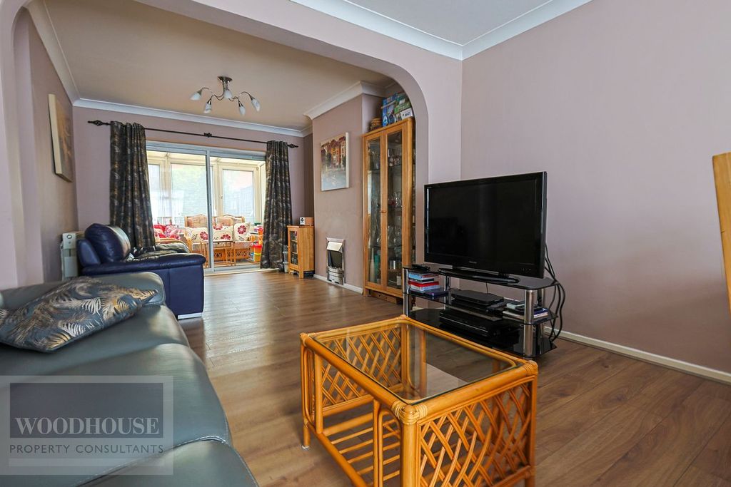 Property photo 2 of 21