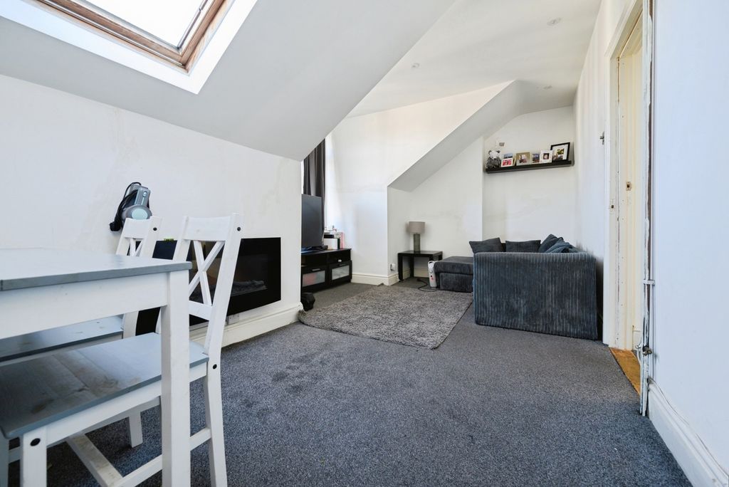 Property photo 3 of 20 Pbox-Img.Jpg