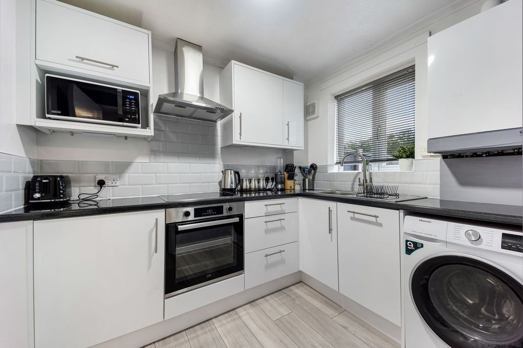 Property photo 3 of 24