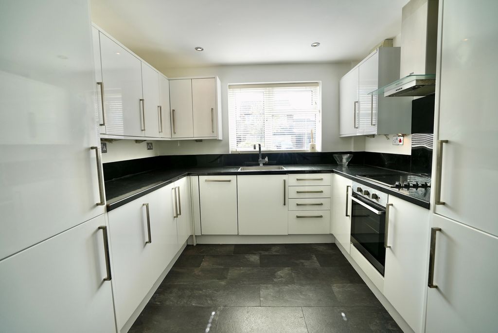 Property photo 2 of 12 Kitchen