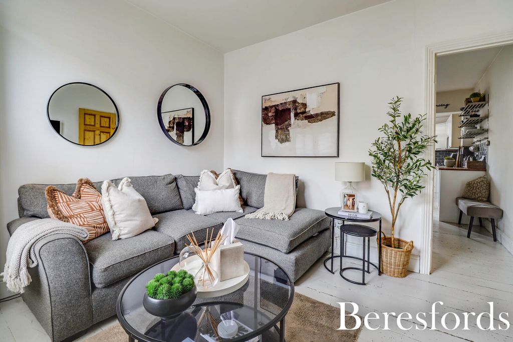 Property photo 3 of 17 Picture No. 02