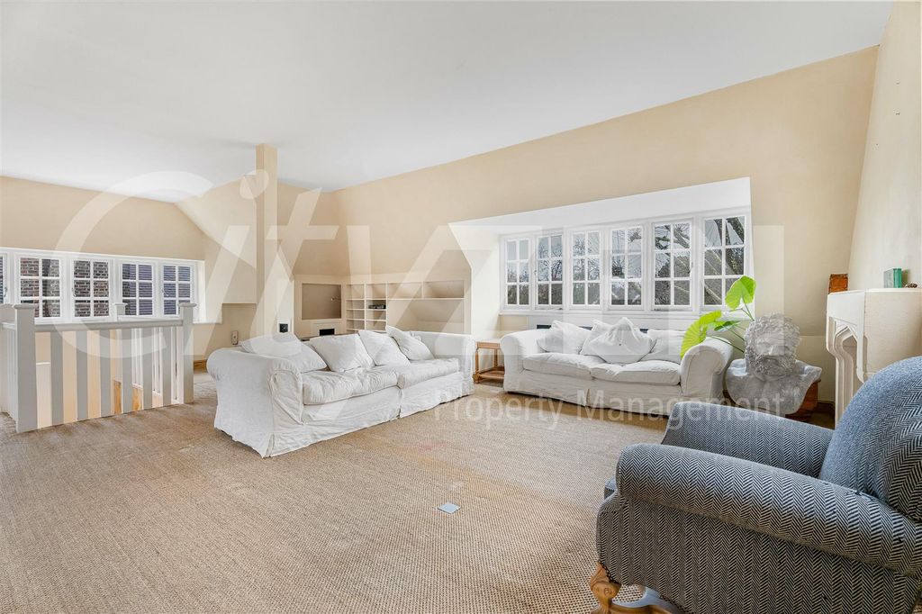 Property photo 1 of 32 Reception