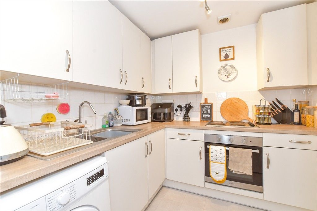 Property photo 2 of 9 Kitchen