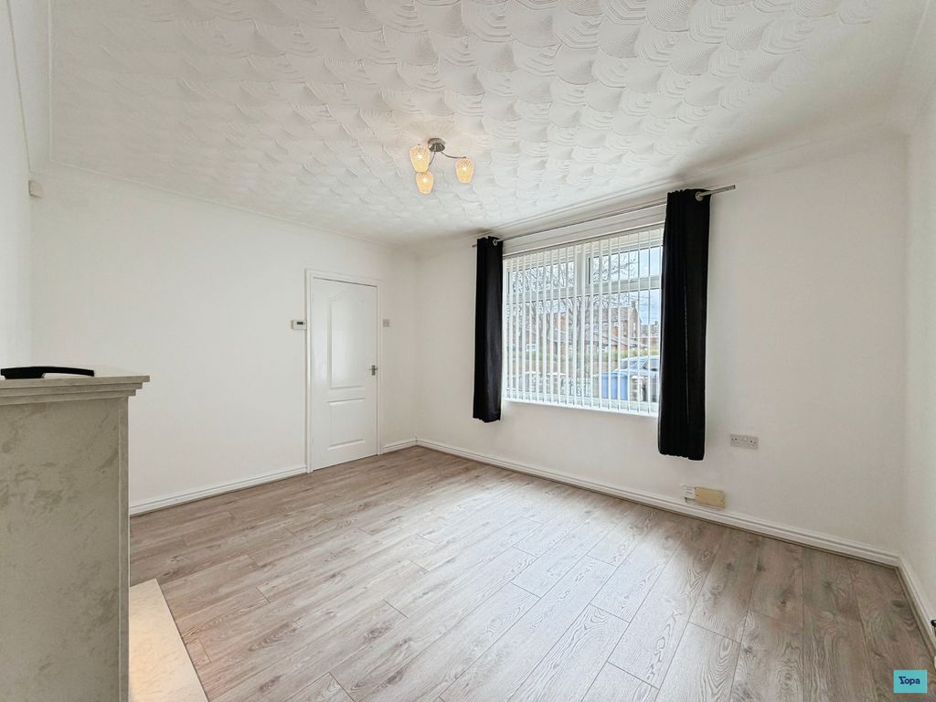 Property photo 2 of 17 4