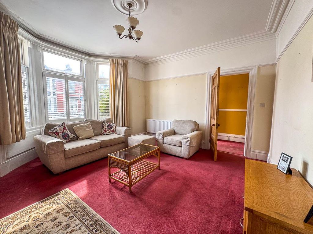 Property photo 3 of 18 11 Royal Drive, Onchan (13).Jpg