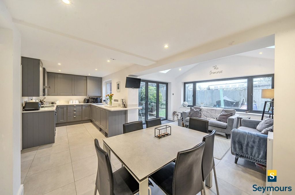 Property photo 3 of 22 Kitchen/Dining