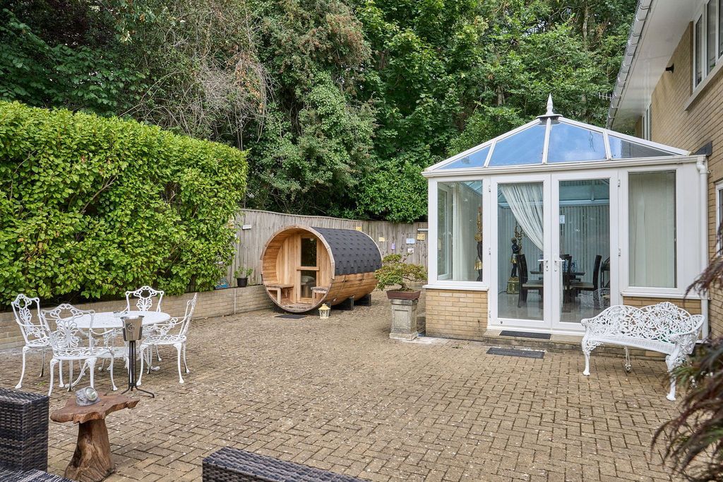 Property photo 1 of 24