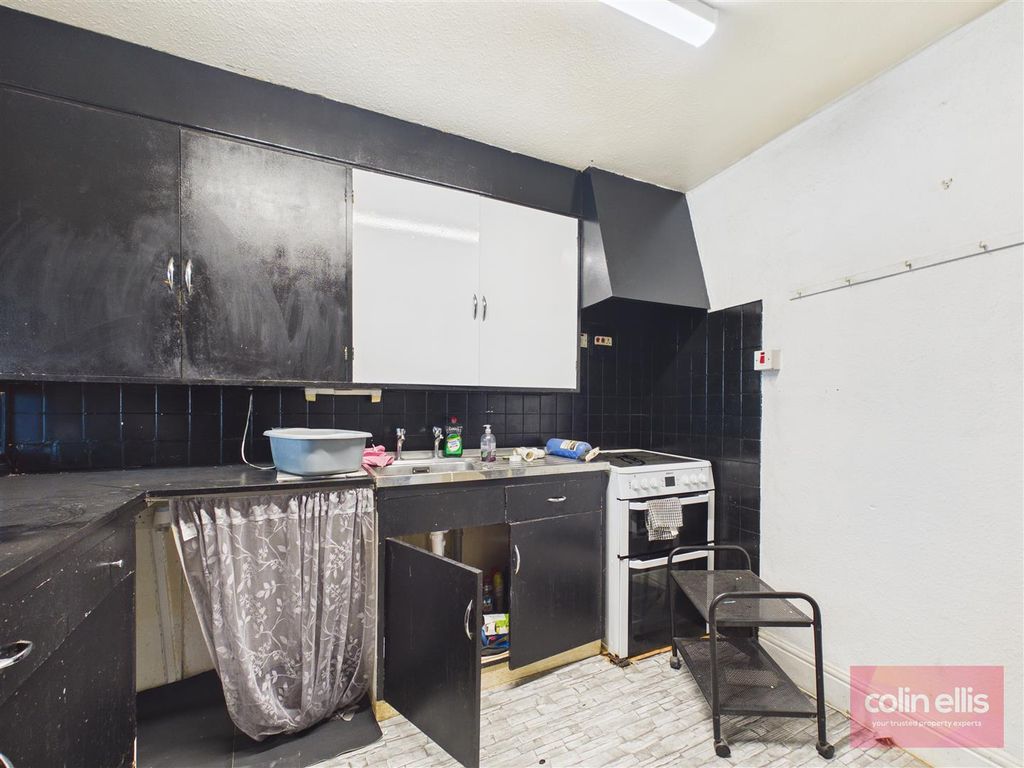 Property photo 3 of 16 Cam05075G0-Pr0324-Still011.Jpg