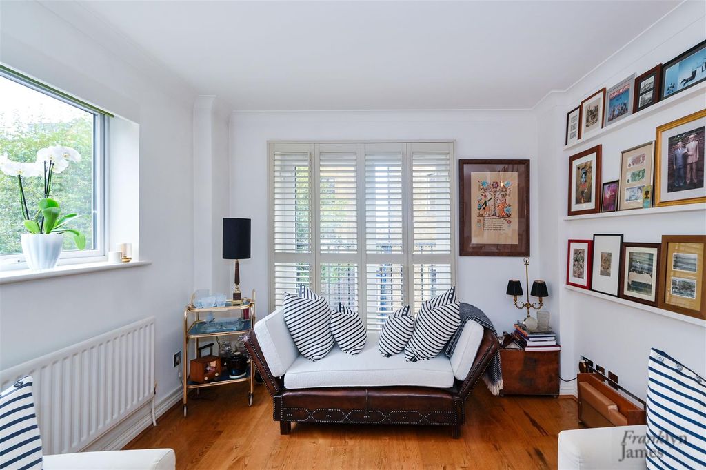 Property photo 3 of 13 Lamb-Court (2).Jpg