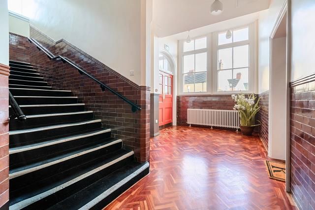 Property photo 2 of 10 Entrance Hall