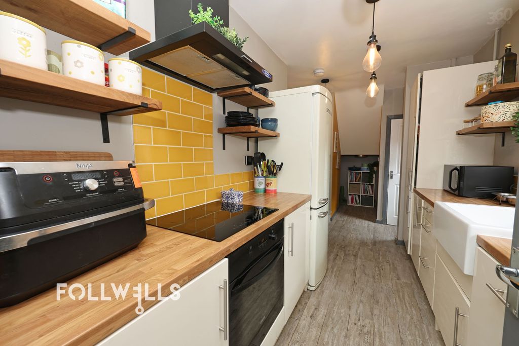 Property photo 2 of 25
