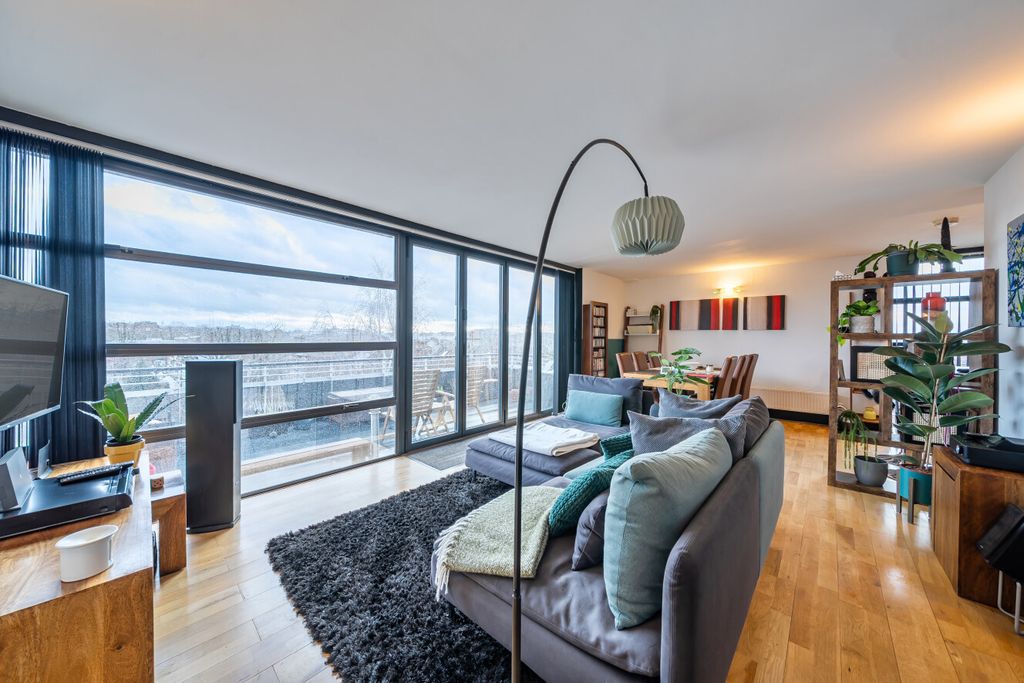 Property photo 1 of 25 1416484-22-69988c...