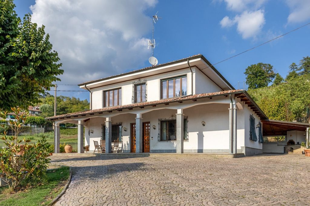 Property photo 1 of 37 Panoramic Villa With Garden In Nizza Monferrato