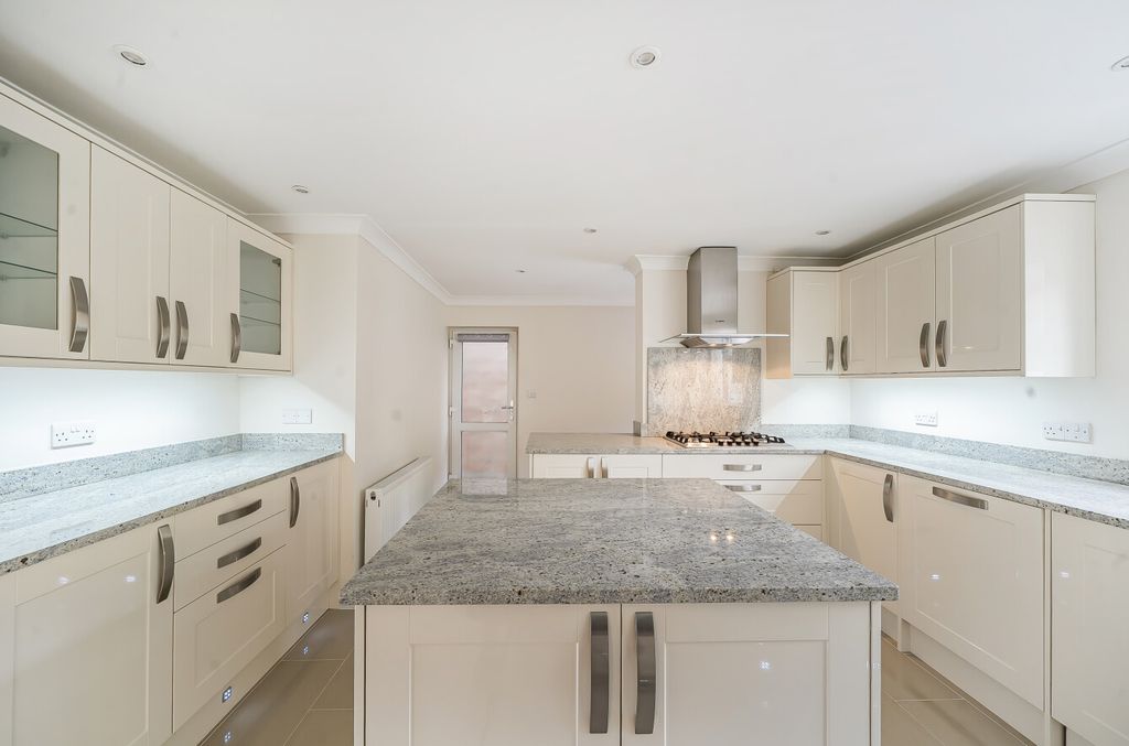 Property photo 3 of 20 148392620