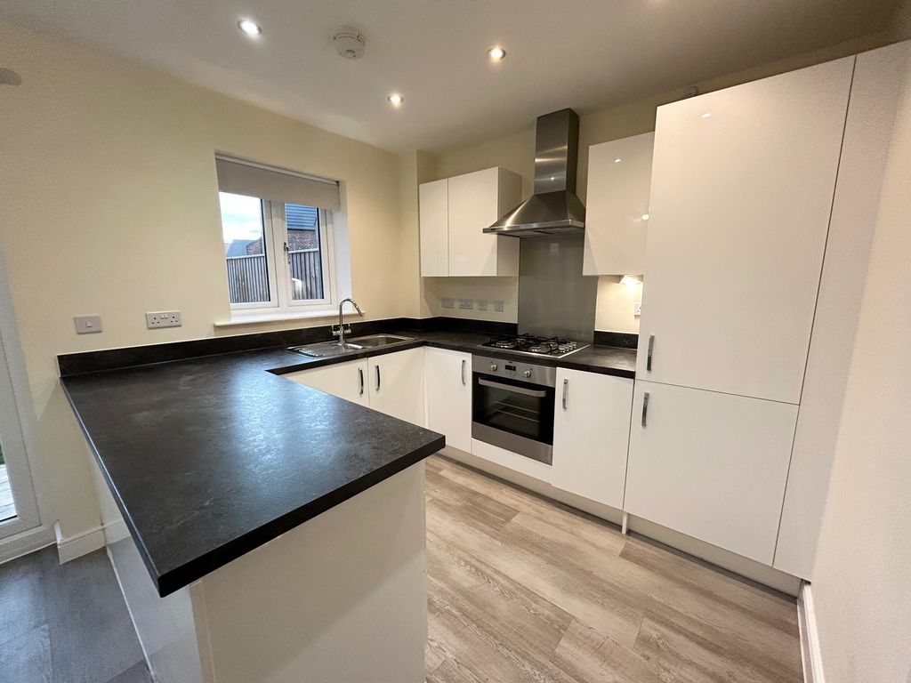 Property photo 2 of 8 Kitchen