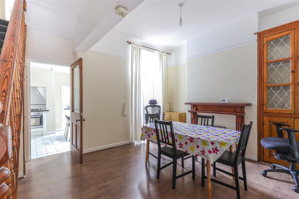 Property photo 3 of 15 Talworth Street 38-9.Jpg