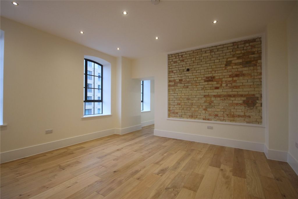 Property photo 2 of 7 Living Room