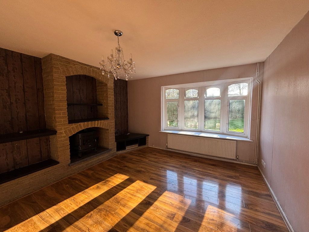 Property photo 3 of 18 Living Room