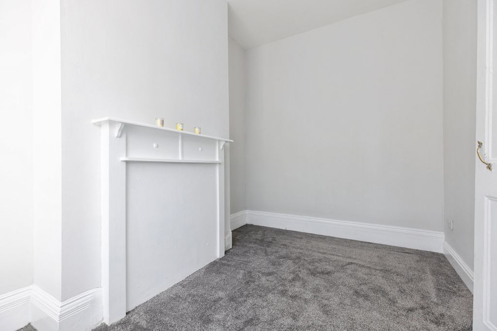 Property photo 3 of 14 Bed 3 / Dining Room