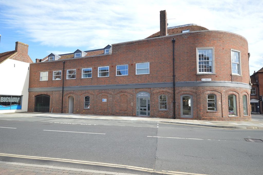 Property photo 1 of 10 Apartment To Rent In Chichester (Main)