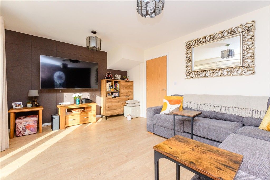 Property photo 1 of 18 Lounge