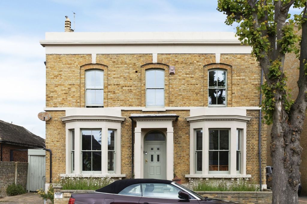 Property photo 1 of 33