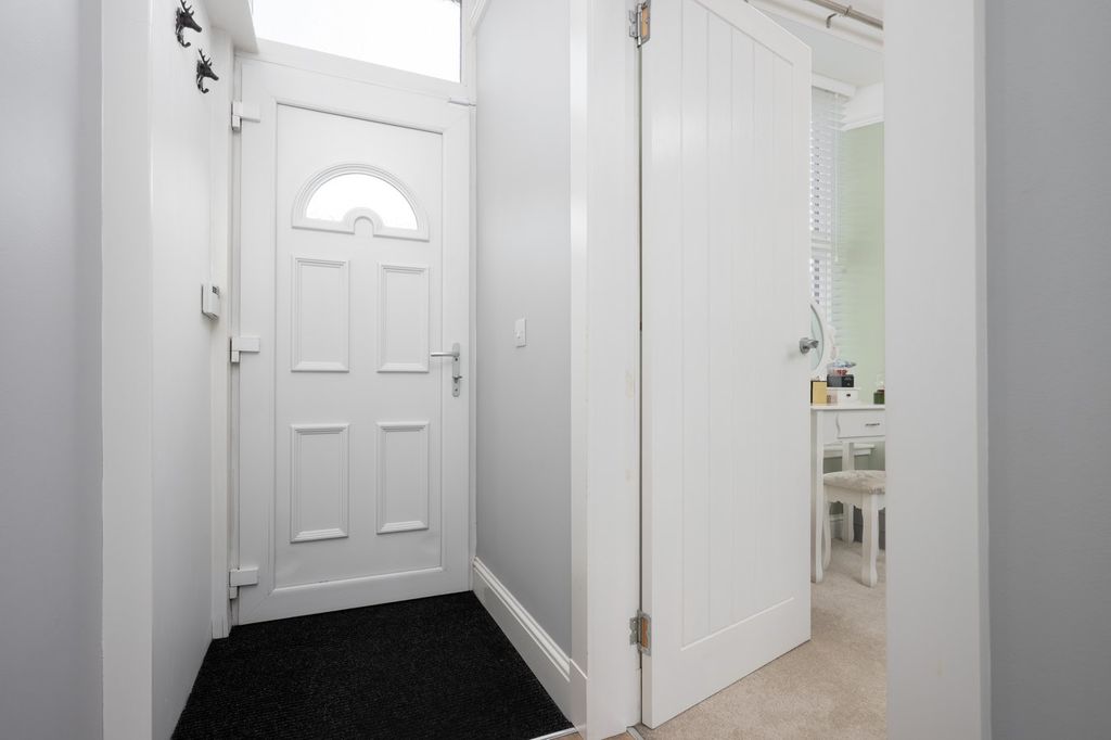 Property photo 3 of 25