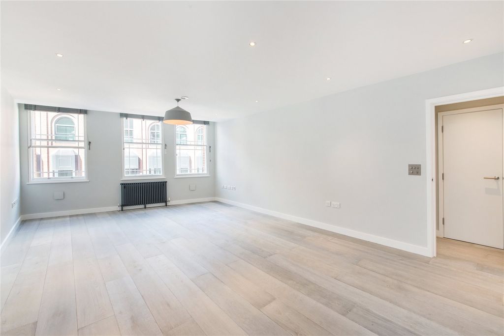 Property photo 1 of 7 St Martins Lane