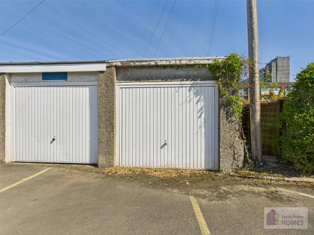 Property photo 2 of 20