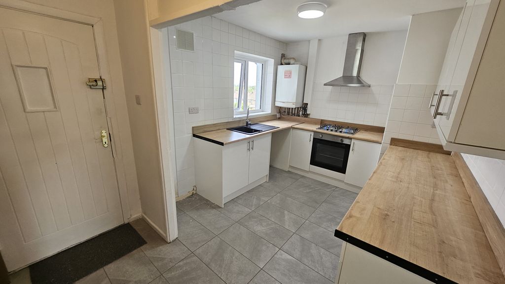 Property photo 2 of 7 Kitchen