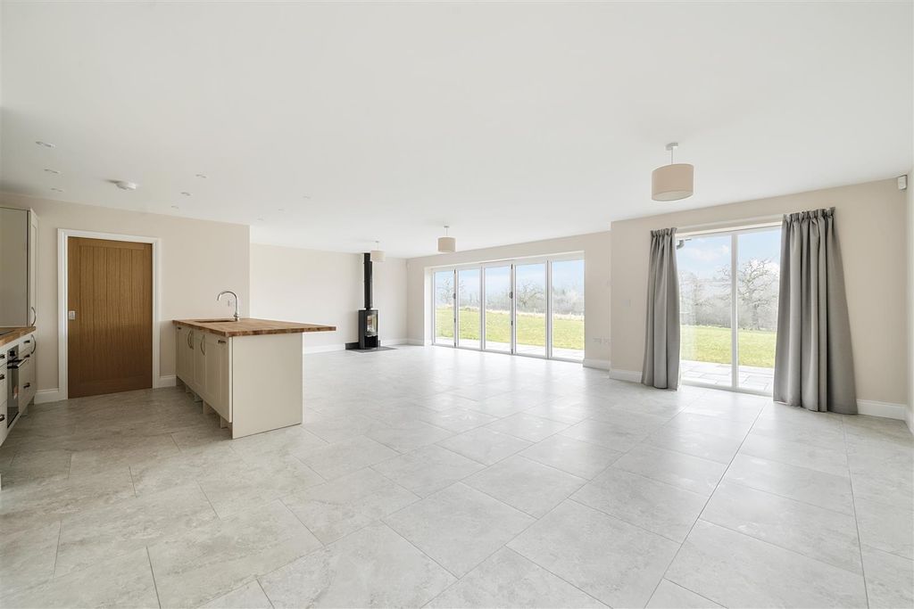 Property photo 2 of 12 Dining/Sitting Room