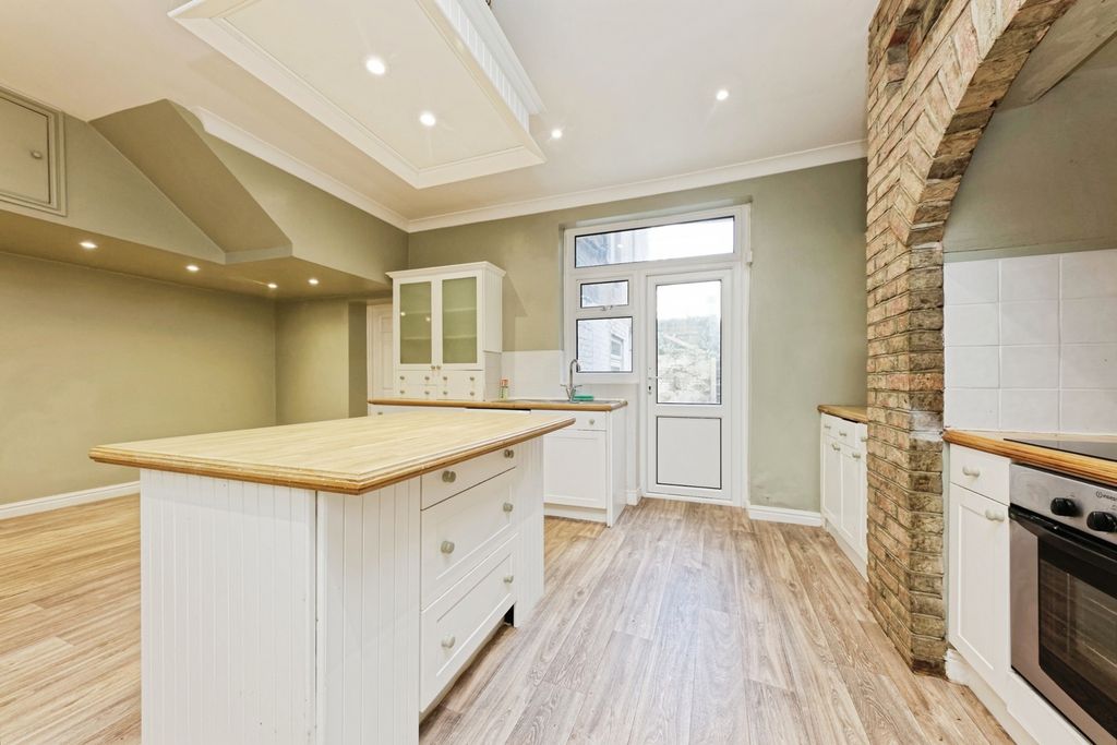 Property photo 3 of 21 Pbox-Img.Jpg
