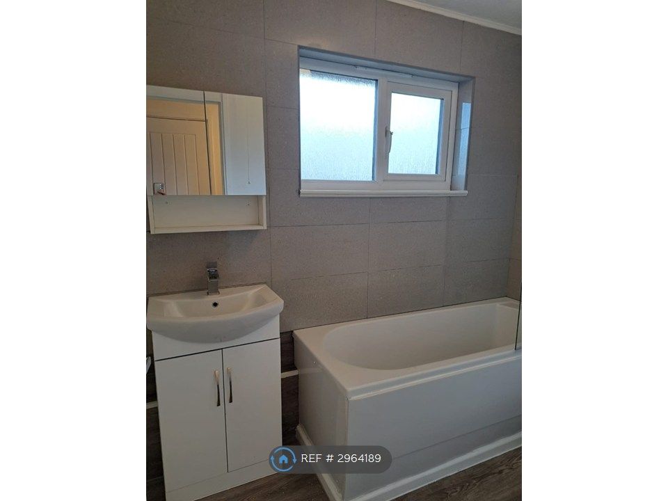 Property photo 2 of 7 Bathroom