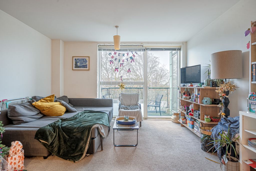 Property photo 2 of 10 Sitting Room