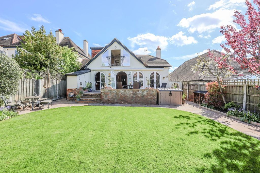 Property photo 3 of 37