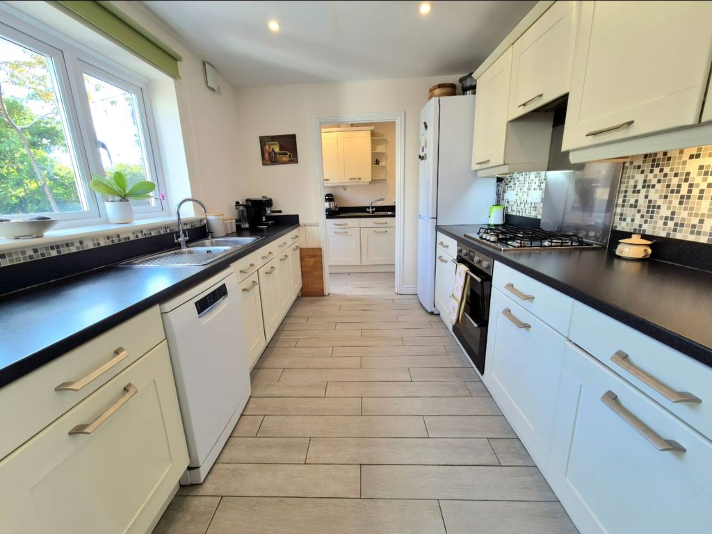 Property photo 3 of 24 Kitchen