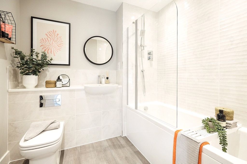 Property photo 2 of 6 Bathroom