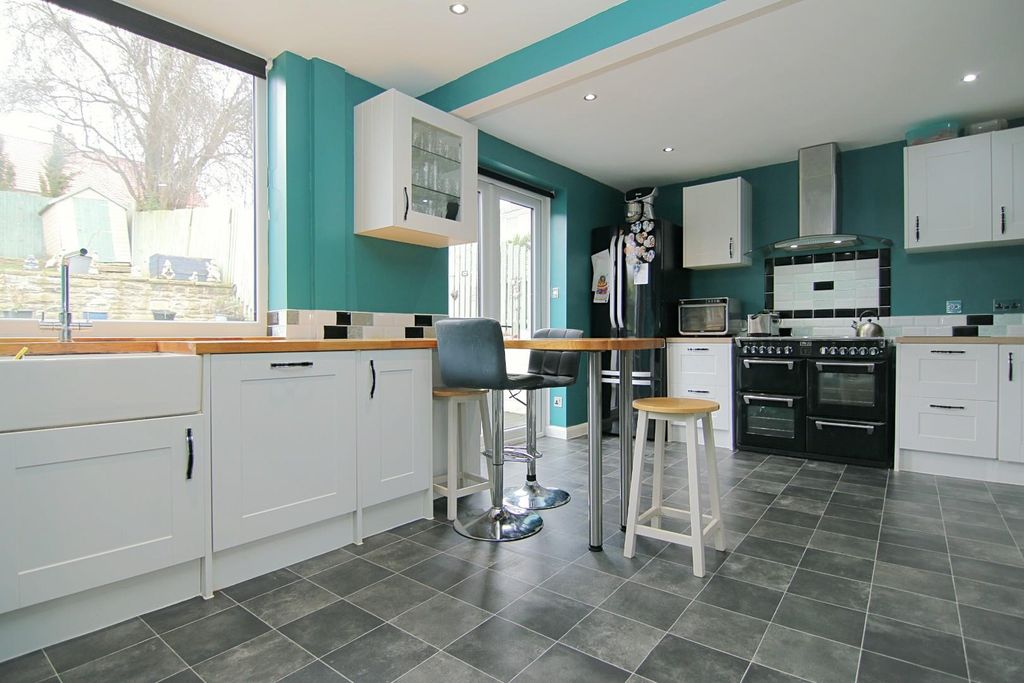 Property photo 2 of 29 Kitchen/Diner