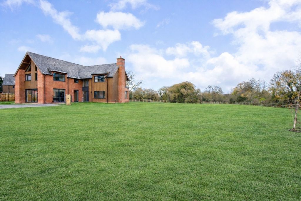 Property photo 1 of 31 Hazelemere