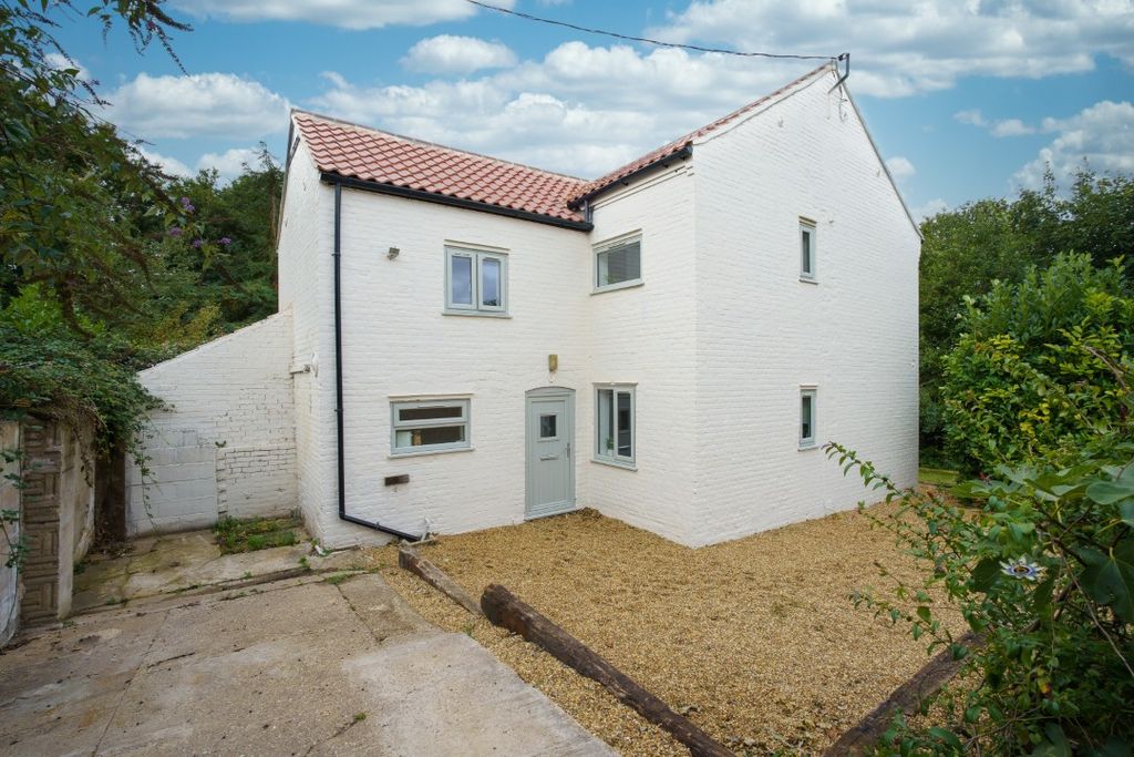 Property photo 3 of 28