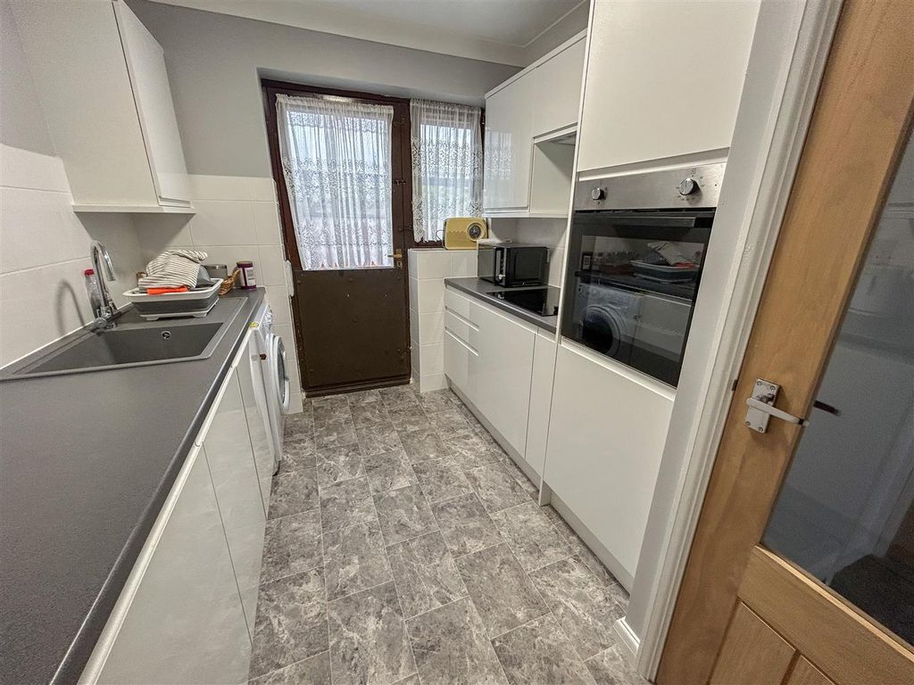 Property photo 3 of 14 Kitchen