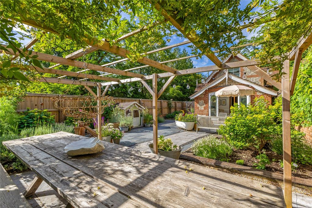 Property photo 3 of 14 Pergola