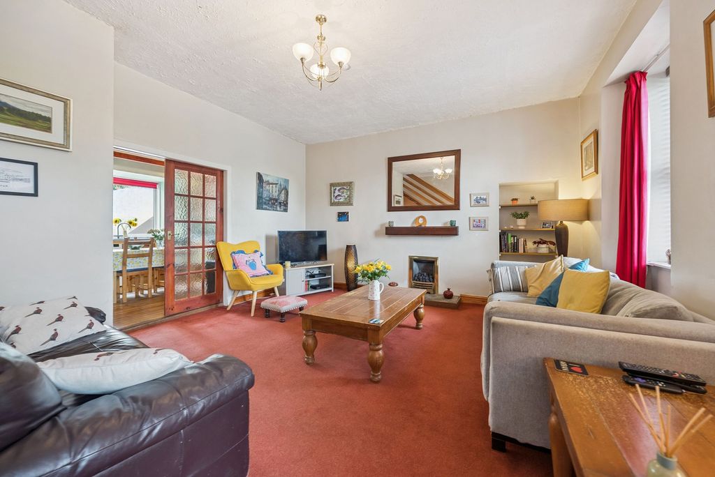 Property photo 3 of 25