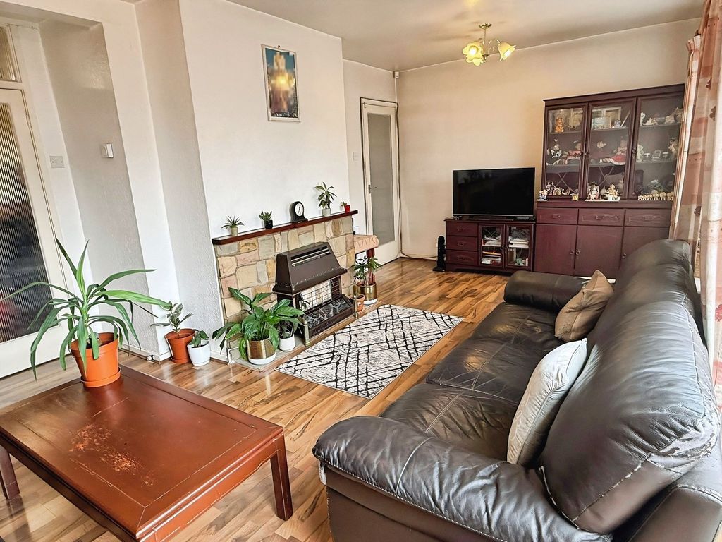 Property photo 2 of 23