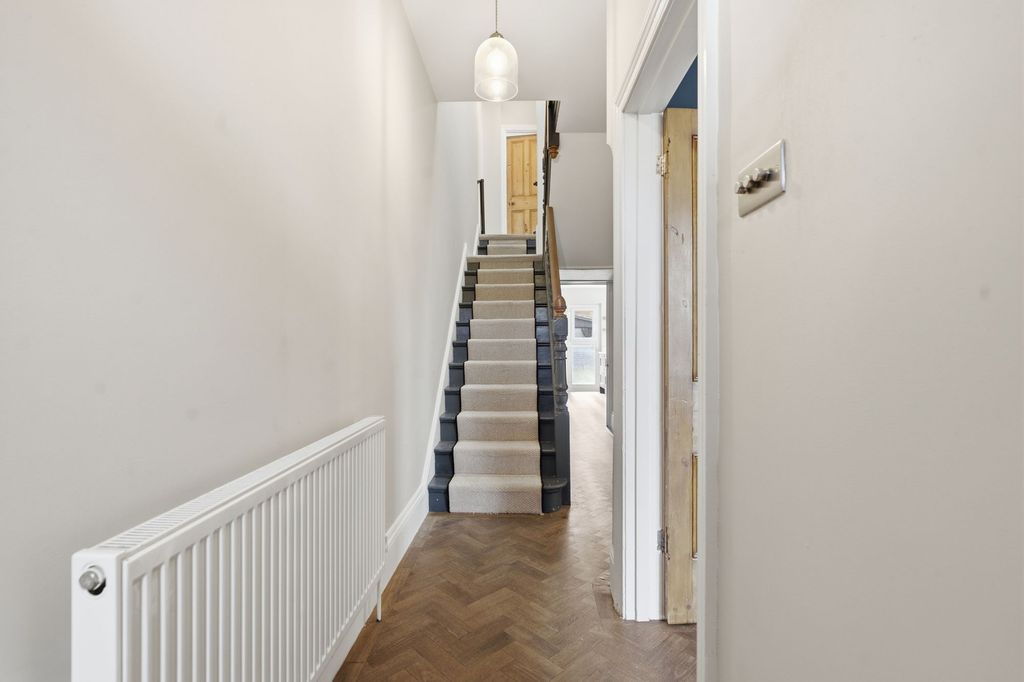 Property photo 2 of 34