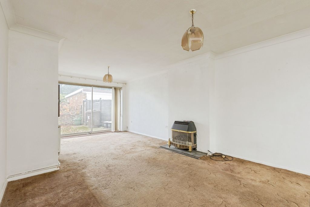 Property photo 2 of 16 Lounge